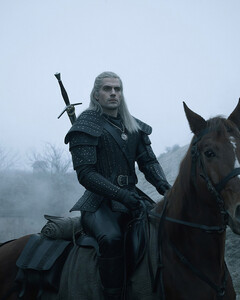 Съёмки сериалов, которые перенесли из-за коронавируса