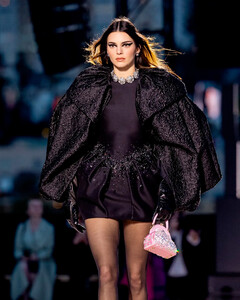 5 вещей, которые нужно знать о показе Versace в Лос-Анджелесе