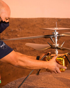 Вертолёт NASA совершил полёт над Марсом