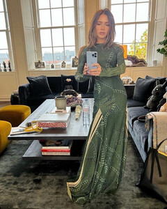 Виктория Бэкхем обожает наряды собственного бренда