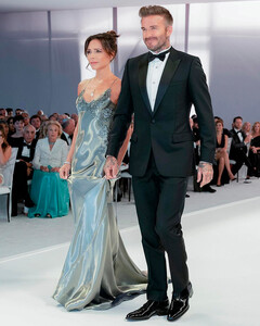 На свадьбу Бруклина и Николы Пельтц Виктория Бекхэм надела 15-каратный бриллиант стоимостью $2,5 млн