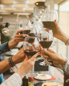 Что происходит с вашим организмом, если вы выпиваете бокал вина каждый день