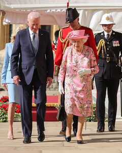 Как прошла встреча Джо и Джилл Байден с Елизаветой II