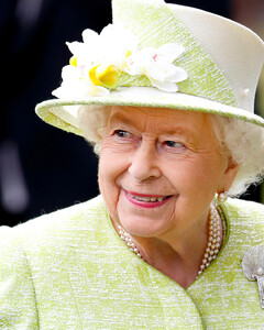 Кто любимый внук королевы Елизаветы II?