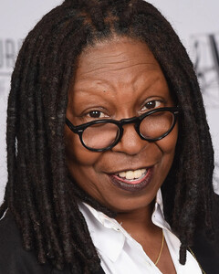 Вупи Голдберг потребовала от королевской семьи извинений за колониализм