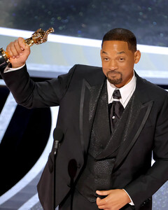 «Моё сердце разбито»: Уилл Смит покидает Киноакадемию из-за того, что ударил Криса Рока на церемонии «Оскар»