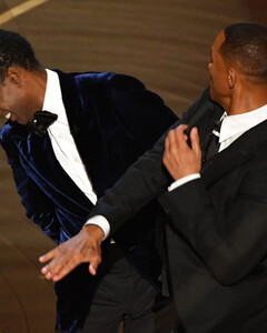 Постановка или реальность? Уилл Смит ударил ведущего премии «Оскар» в прямом эфире