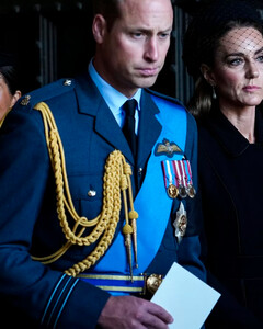 Драмы больше нет: Уильям и Кейт почувствовали облегчение, когда Гарри и Меган покинули Великобританию