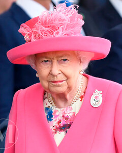 Елизавета II возвращается в Лондон: кризис в стране вынуждает 96-летнего монарха досрочно прервать отпуск в Балморале