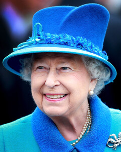 Чем занимается Елизавета II в период пандемии?