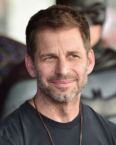 Зак Снайдер объявил актёрский каст драмы «Мятежная луна»