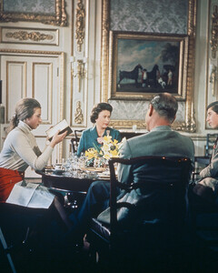 Запрещенный документальный фильм о королевской семье опубликовали спустя 50 лет