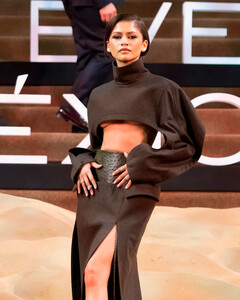 Зендея появилась в очередном неземном образе на премьере «Дюны 2»