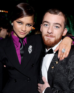 «Горе для всех выглядит по-разному»: Зендея почтила память Ангуса Клауда после его смерти