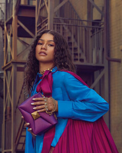 Зендая стала лицом новой весенней кампании Valentino