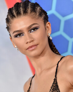 «Мой Человек-паук»: Зендея опубликовала детскую фотографию Тома Холланда