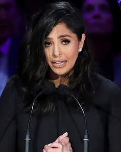 Жена Коби Брайанта подала иск на владельца вертолёта, в котором погиб баскетболист