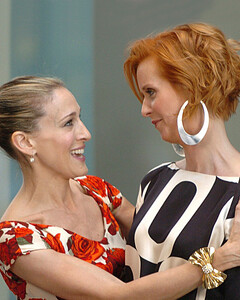 Звезда сериала «И просто так» Сара Джессика Паркер отметила своё 57-летие в компании Синтии Никсон и Марио Кантоне