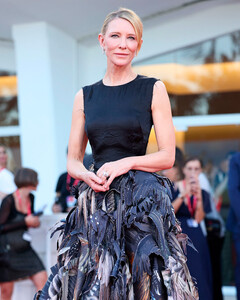 Все самые яркие образы Венецианского кинофестиваля 2025