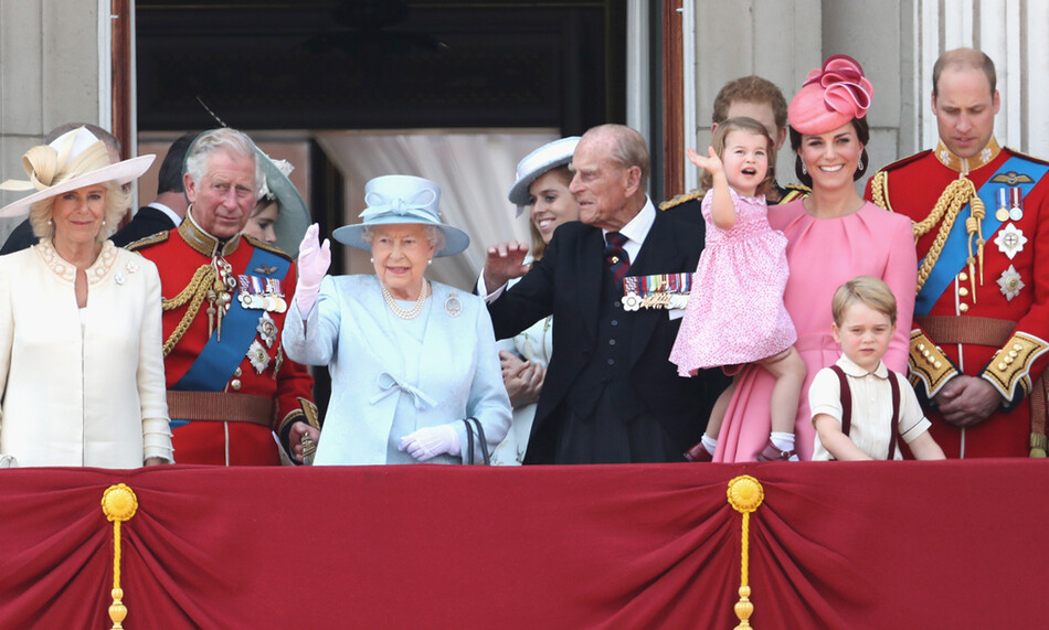Елизавета II с семьей