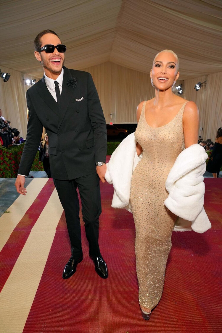 Ким Кардашьян и Пит Дэвидсон на красной дорожке Met Gala, 2022