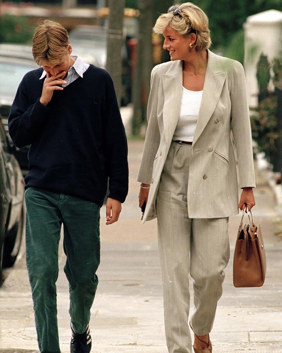 Пocледнее публичное фoто Лeди Диaны и Пpинца Уильяма вмecте, август 1997 года