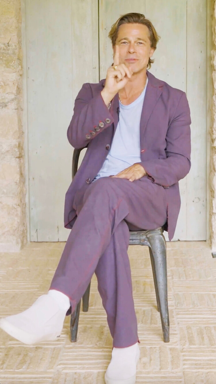 Брэд Питт в интервью изданию Vogue рассказал, каких актёров он считает самыми красивыми мужчинами в мире, 2022 г.