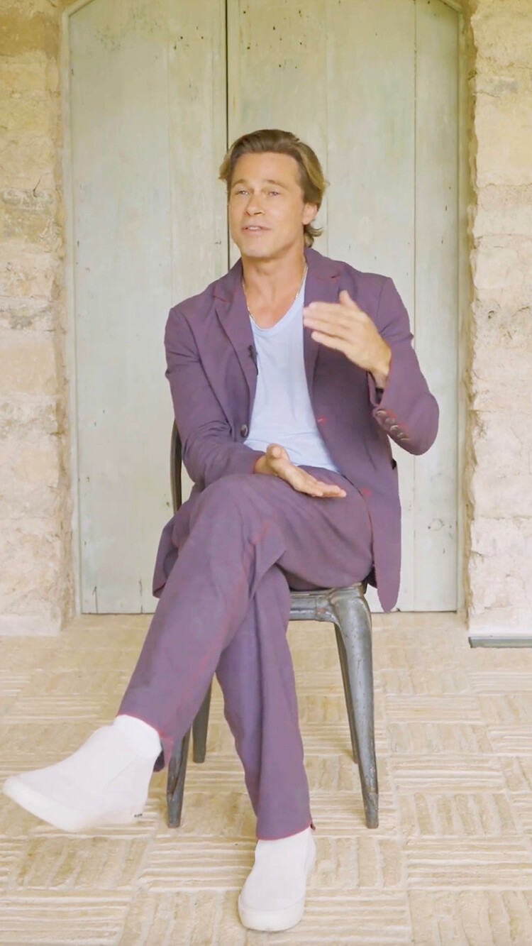 Брэд Питт в интервью изданию Vogue рассказал о собственной линейке ухода за кожей Le Domaine, вдохновленную вином, 2022 г.