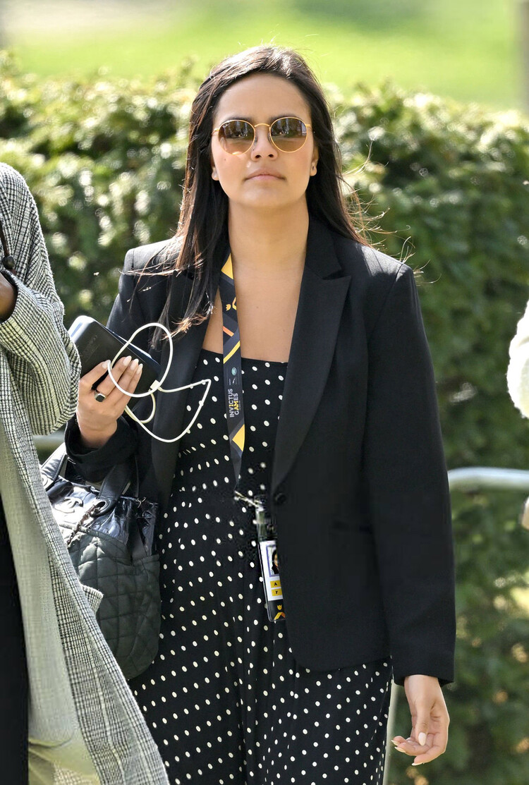 Миранда Барбот принимают участие в Land Rover Driving Challenge во время Invictus Games в Zuiderpark 16 апреля 2022 года в Гааге, Нидерланды