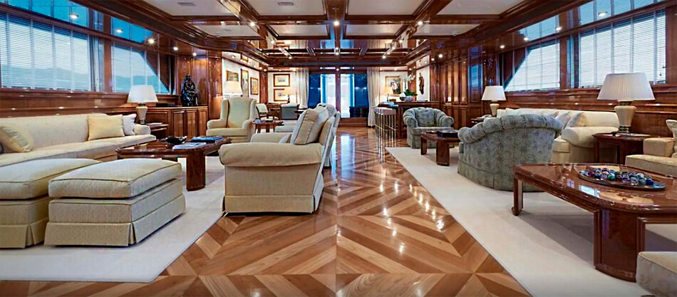 Зона общего пользования с кессонными потолками суперяхты Jonikal Sokar