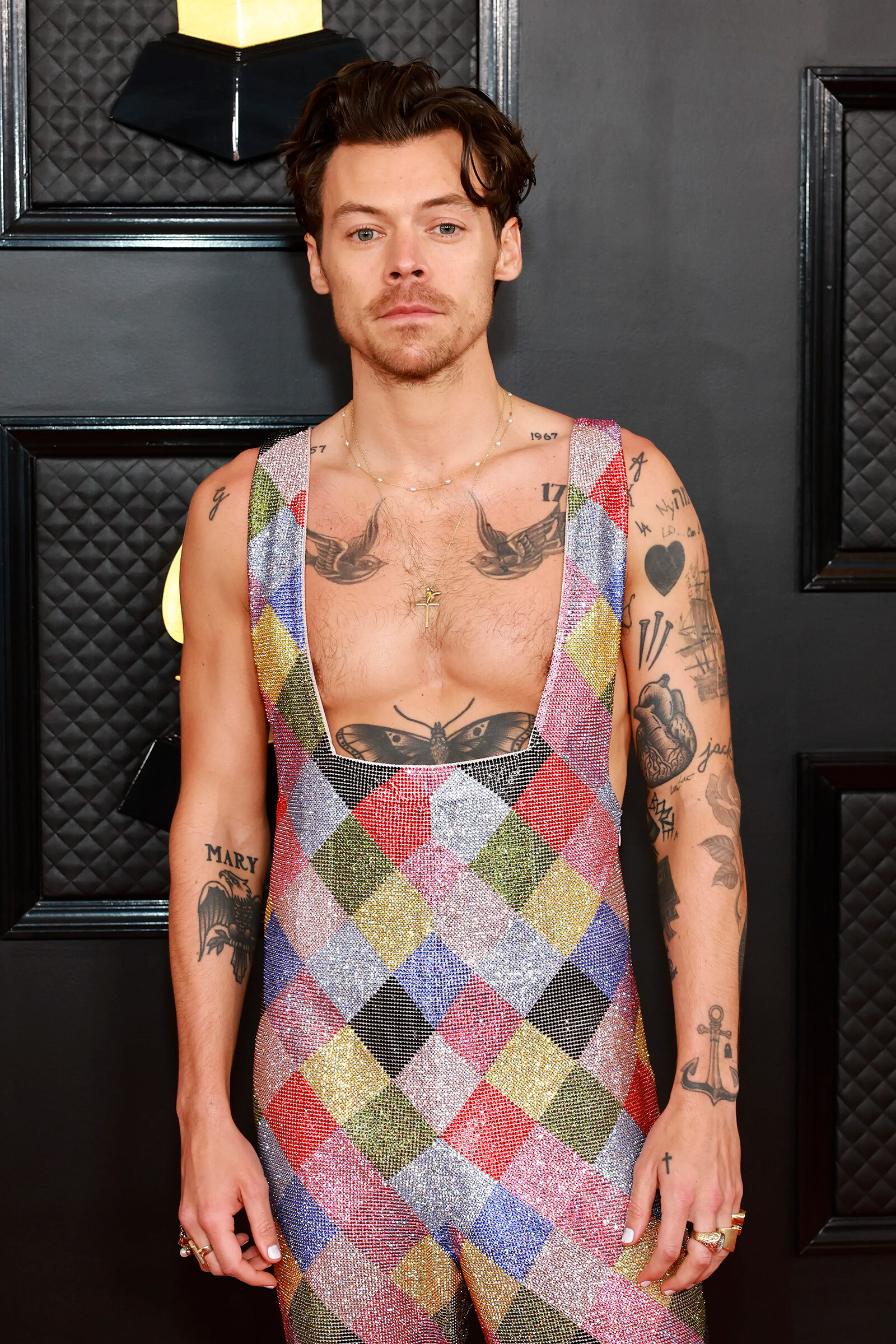 Гарри Стайлс появился с бритой головой на концерте U2