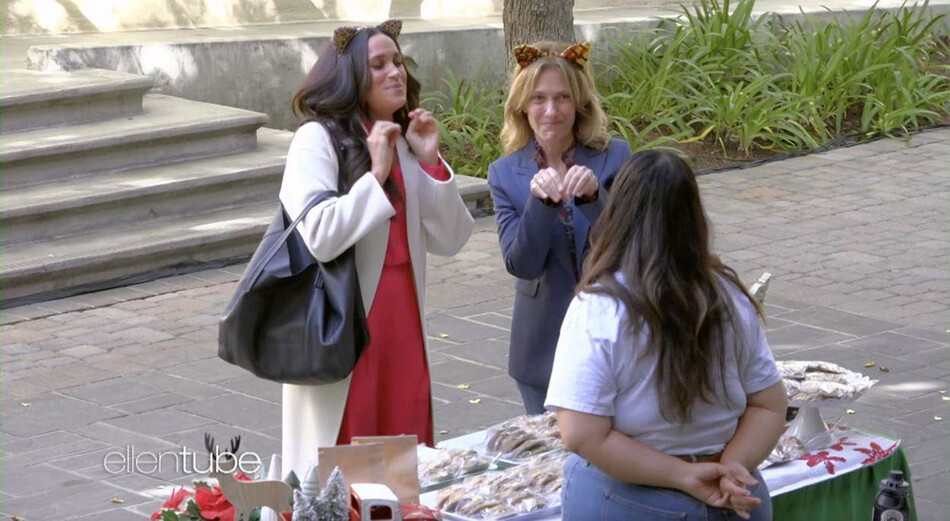 Меган Маркл исполняет песню кошечки во время ток-шоу «Шоу Эллен Дедженерес», 2021