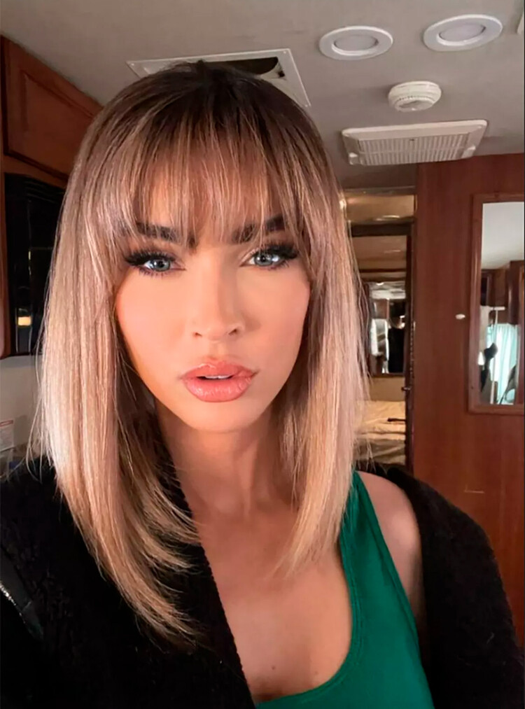 Меган Фокс похвасталась новым оттенком волос