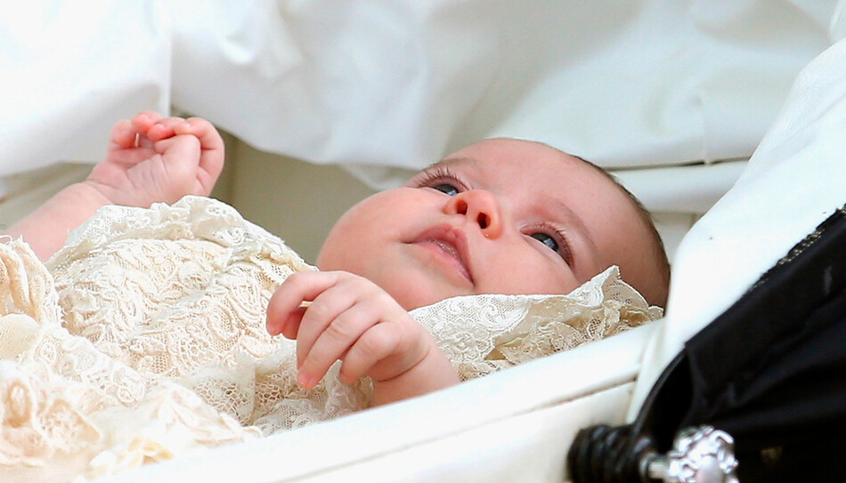 Принцесса Шарлотта после церемонии крещения в церкви Святой Марии Магдалины в поместье Сандрингем 5 июля 2015 года в Кингс-Линн, Англия