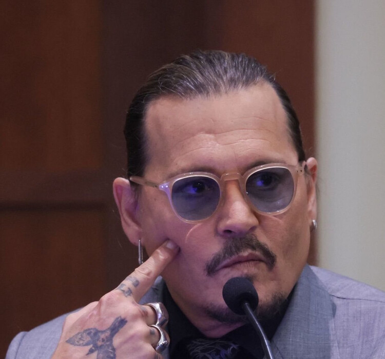 Джонни Депп во время судебного слушания