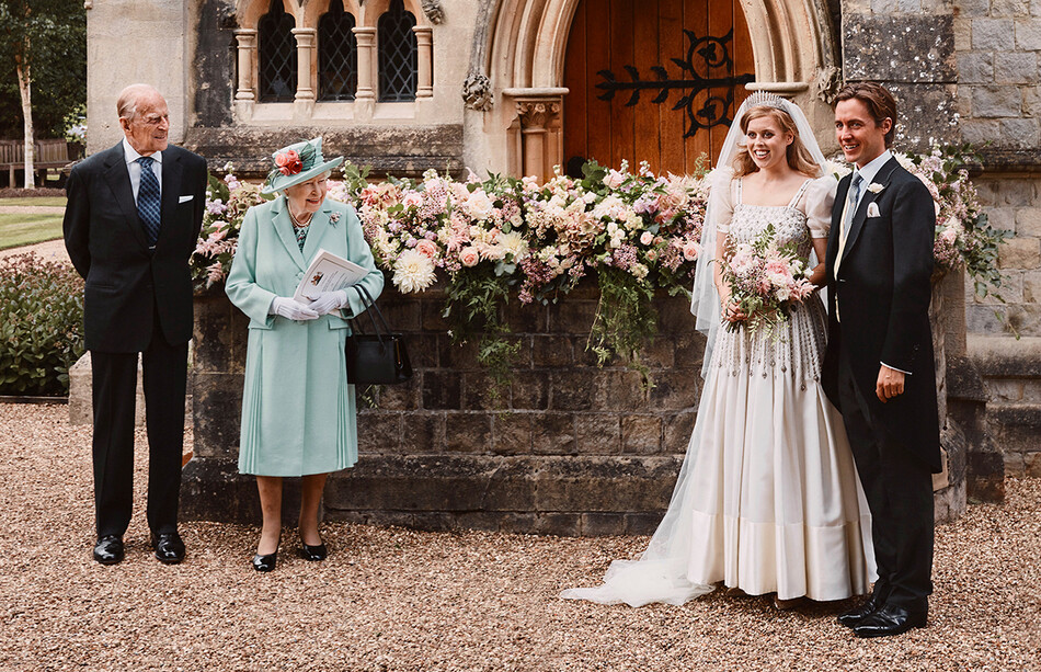 Королева Елизавета II, Принц Филипп, Принцесса Беатрис и Эдоардо Мапелли-Моц 2020 г.