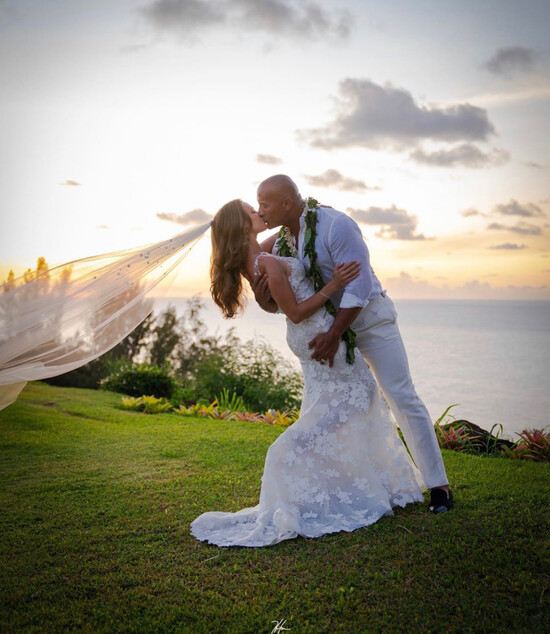 Дуэйн «Скала» Джонсон женился на давней подруге