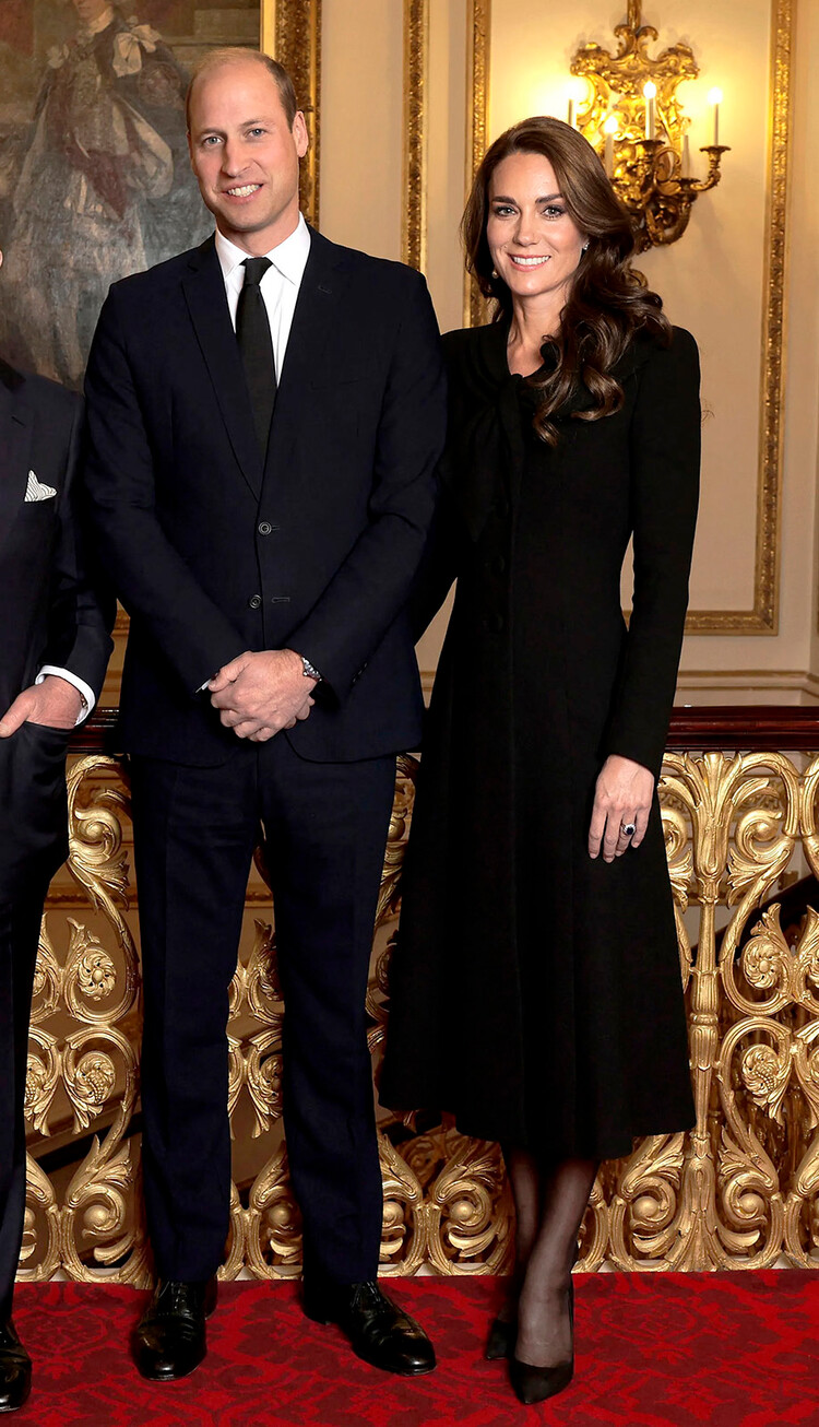 Официальный портрет Уильяма, принца Уэльского и Кэтрин, принцессы Уэльской во время торжественного приёма в Букингемском дворце, перед государственными похоронами королевы Елизаветы II в Вестминстерском Аббатстве 18 сентября 2022 года., Лондон