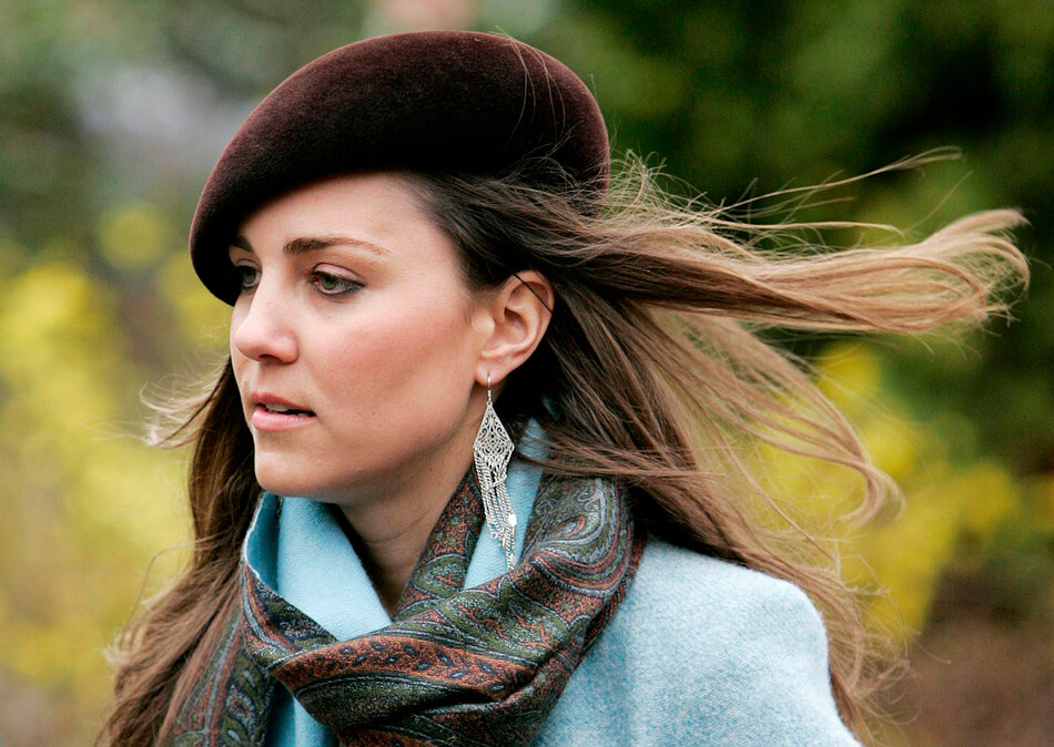 Кейт Миддлтон во время посещения Челтнемского фестиваля 16 марта 2007 года в Глостершире, Англия