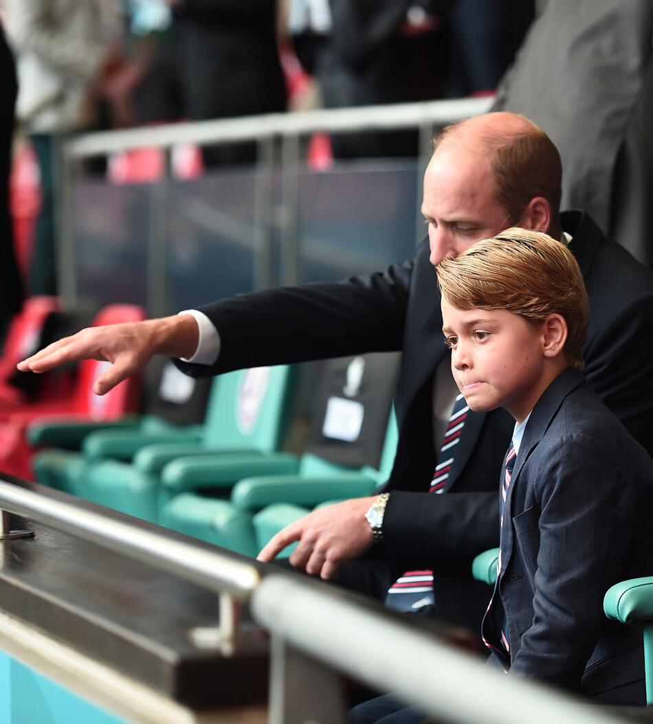 Принц Джордж с принцем Уильямом во время финала Евро-2020