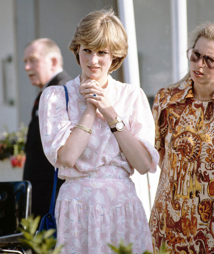 Почему принцесса Диана носила две пары часов перед свадьбой с Чарльзом?