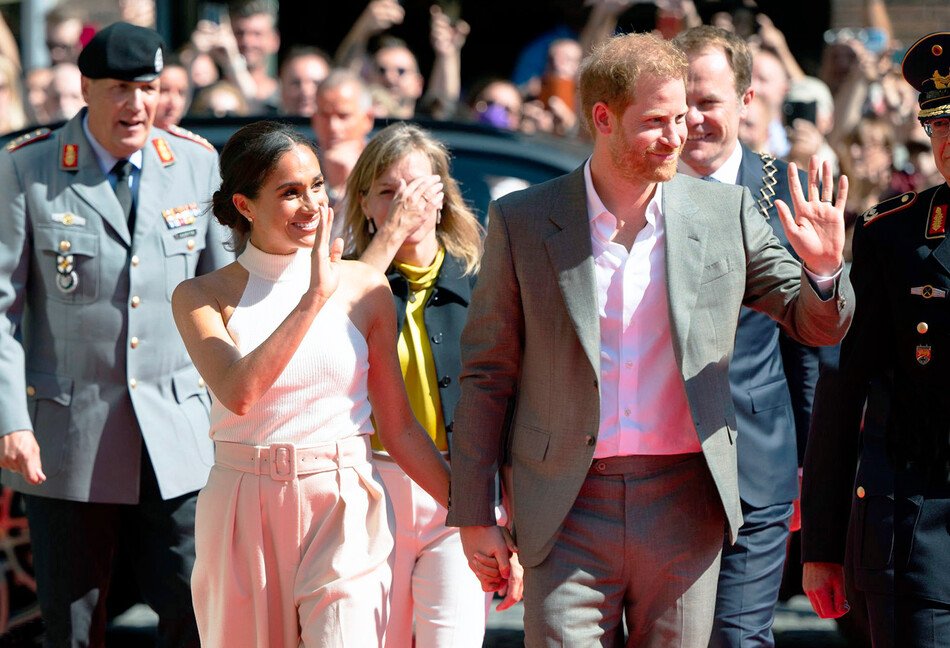 Принц Гарри, герцог Сассекский и Меган, герцогиня Сассекская прибывают на церемонию подготовки к «Играм непокорённых» — Invictus Games Dusseldorf 2023 - One Year To Go 06 сентября 2022 года в Дюссельдорфе, Германия