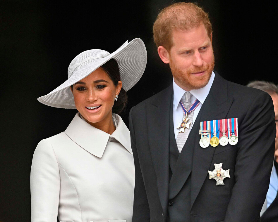 Сассекские на крючке: из-за контракта с Netflix Гарри и Меган Маркл вынуждены будут стать звёздами «Короны»