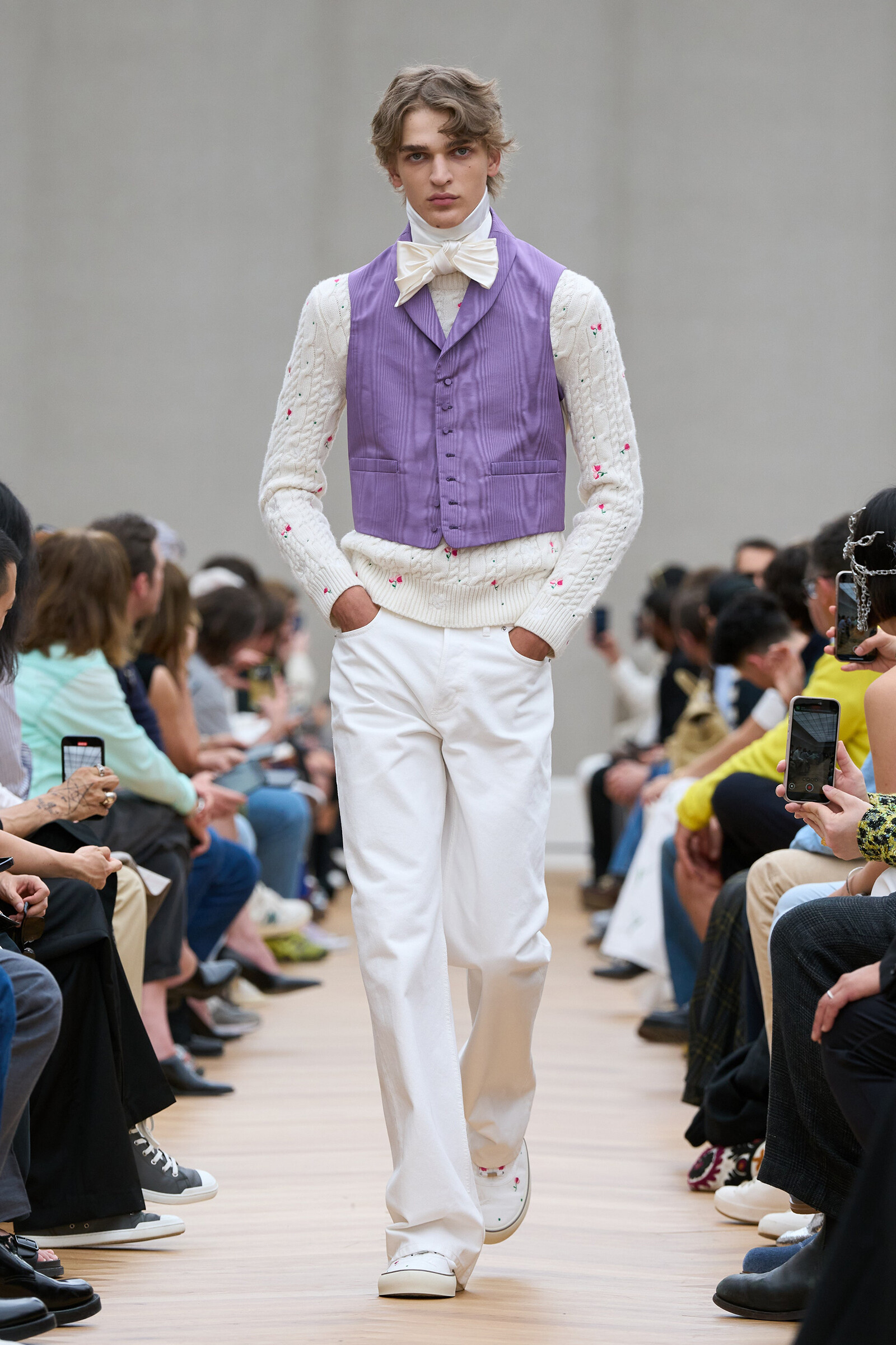 Время элегантных панков: Джонатан Андерсон показал первую коллекцию для Dior