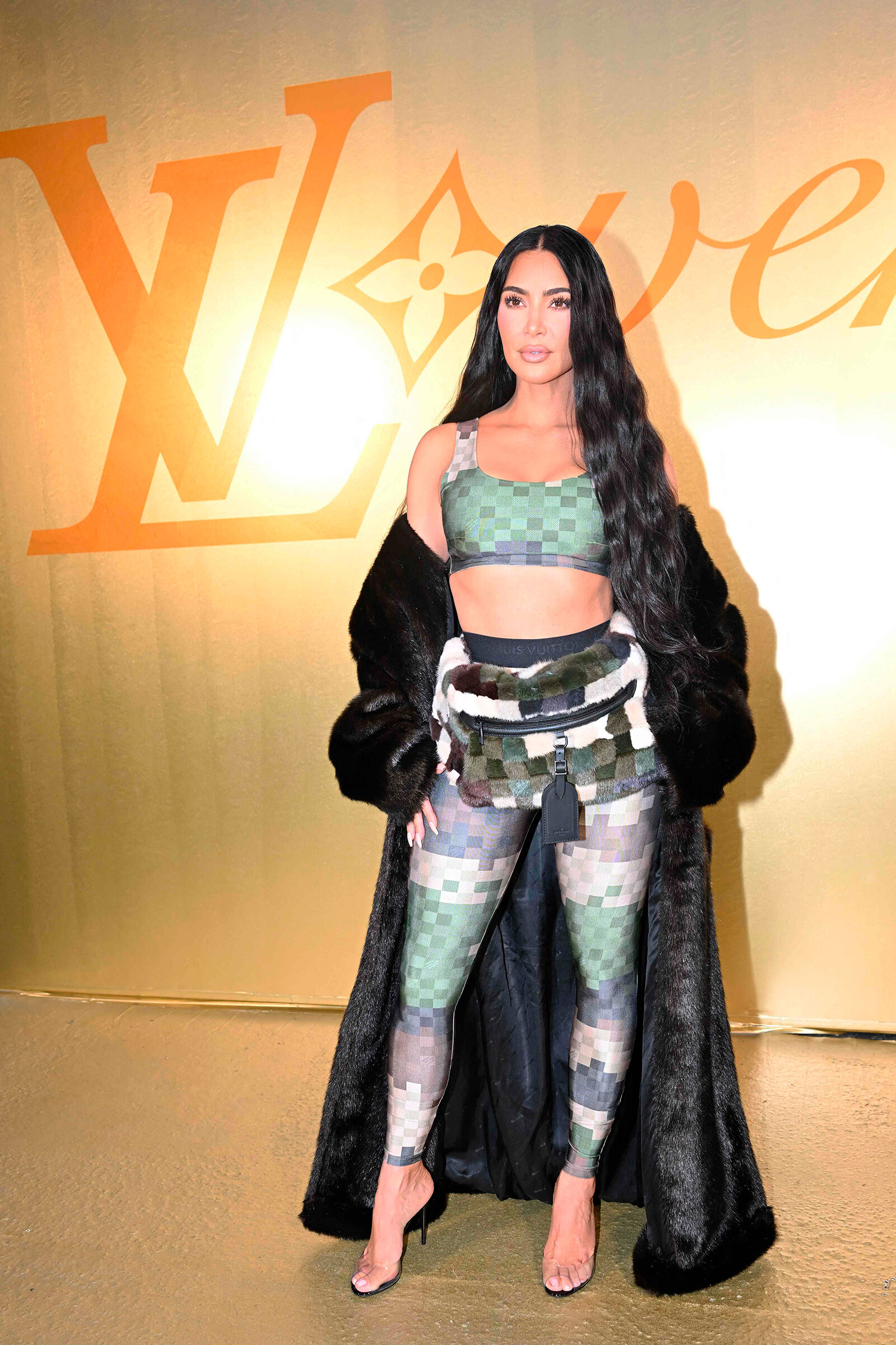 Ким Кардашьян на показе Louis Vuitton