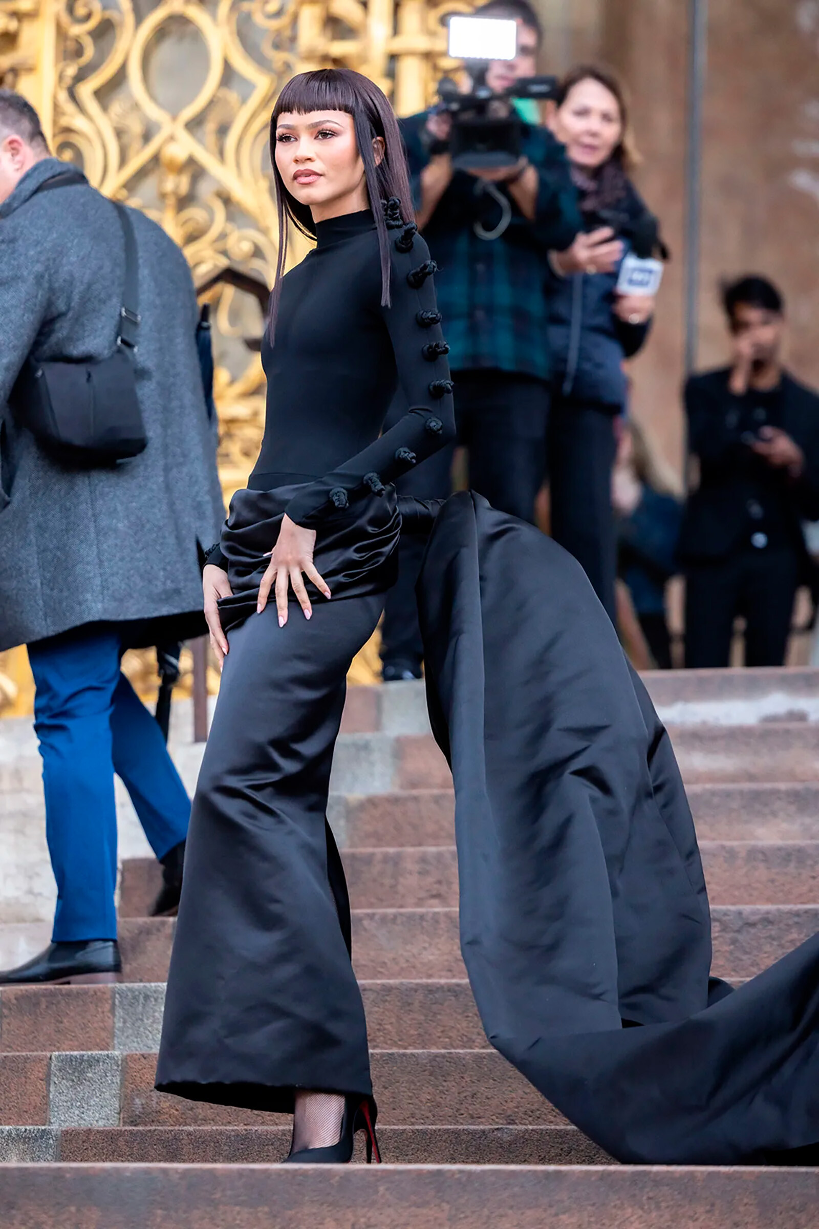 Зендея с чёлкой появилась на кутюрном показе Schiaparelli