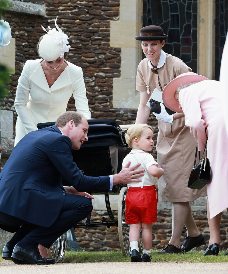 Няня Марию Борралло с королевской семьей