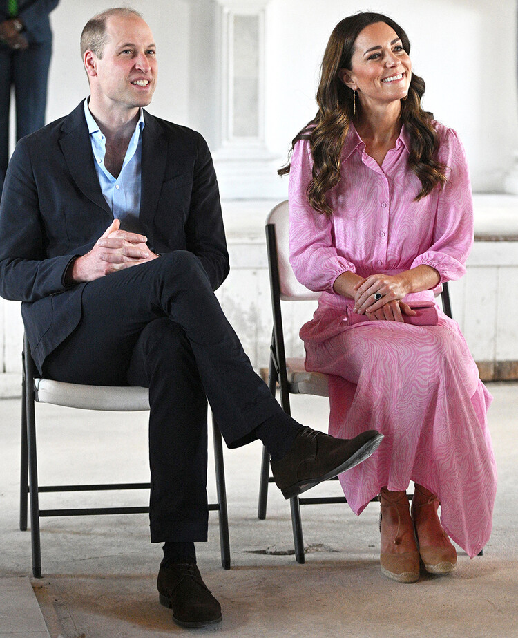 Принц Уильям и Кейт Миддлтон в евангелической церкви Дейстар 26 марта 2022 года в Грейт-Абако, Багамы