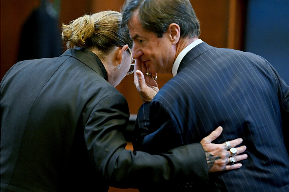 Адвокат Джонни Деппа Бен Чу в зале суда окружного суда округа Фэрфакс в Фэрфаксе, штат Вирджиния, 2 мая 2022 года