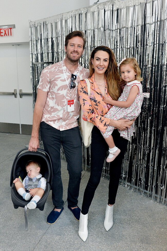 Арми Хаммер и Элизабет Чэмберс разводится